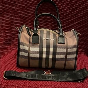 Fashion BB Bag ,Beige and Black Check  Bag with Logo Strap. Comes with dust bag.